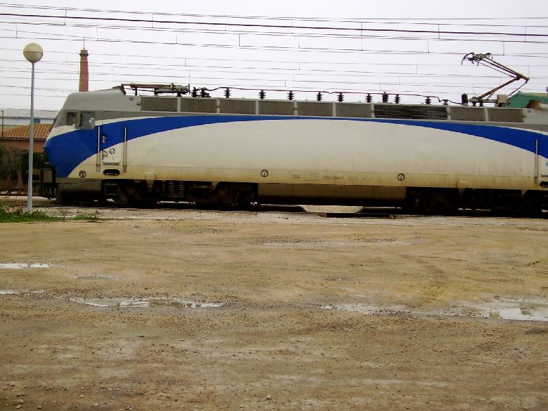 RENFE 252-Talgo Covadonga.JPG