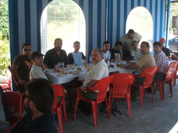 Grupo Cataplasma comiendo porra antequera (similar al salmorejo sin flamenquín).JPG